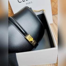 Новая сумка CELINE седлом и округлыми контурами, чрезвычайно изящ