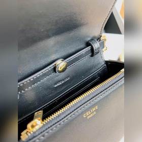 Новая сумка CELINE седлом и округлыми контурами, чрезвычайно изящ