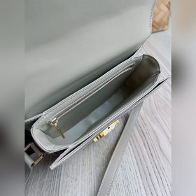 CELIN представляет новую коллекцию сумок ранней осени, в которую 
