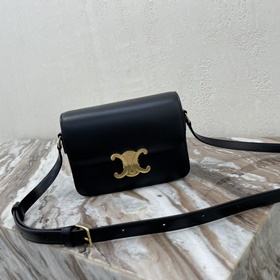 CELINE &nbsp;TEEN TRIOMPHE Сумка из телячьей кожи Эта сумка T