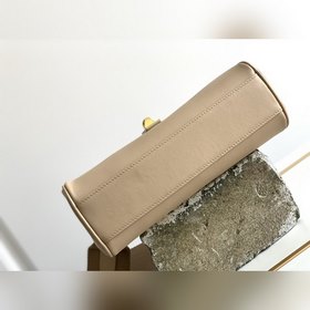 CELINE &nbsp;TEEN SOFT 16 Сумка из гладкой кожи Кожа, подклад