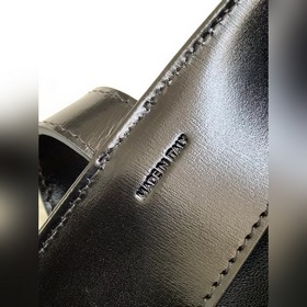 Новая сумка CELINE BUCKET TRIOMPHE из кожи бычка В осенне-зимней 