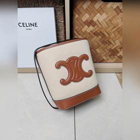 Новая весенняя и летняя модель CUIR от CELINE С объемным логотипо