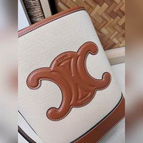 Новая весенняя и летняя модель CUIR от CELINE С объемным логотипо