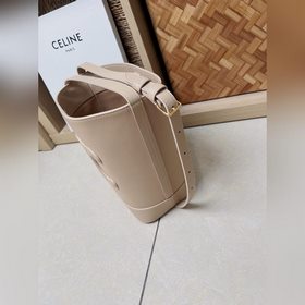 Новая весенняя и летняя модель CUIR от CELINE С объемным логотипо