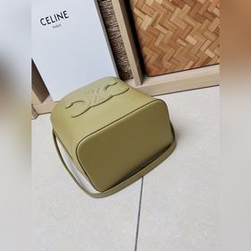 Новая весенняя и летняя модель CUIR от CELINE С объемным логотипо