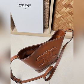 Новая весенняя и летняя модель CUIR от CELINE С объемным логотипо