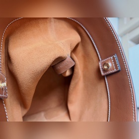 Новая весенняя и летняя модель CUIR от CELINE С объемным логотипо