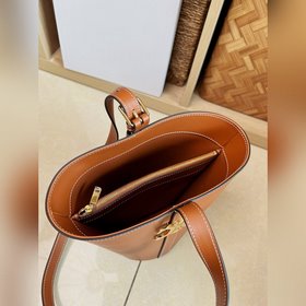 CELINE Осенне-зимняя коллекция сумок DansParis Effortless chio –
