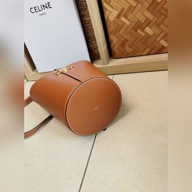 CELINE Осенне-зимняя коллекция сумок DansParis Effortless chio –