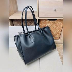 CELINE &nbsp;Новая коллекция ранней осени CABAS TRIOMPHE сумк