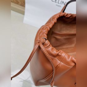 Новая коллекция CELINE： раннеосенняя сумка CABAS TRIOMPHE с завяз