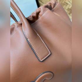 Новая коллекция CELINE： раннеосенняя сумка CABAS TRIOMPHE с завяз