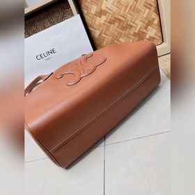 Новая коллекция CELINE： раннеосенняя сумка CABAS TRIOMPHE с завяз