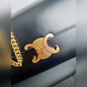 CELINE &nbsp; Длинная цепочка под мышкой Не могу не отметить