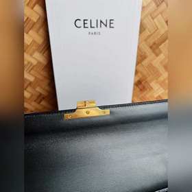 CELINE &nbsp; Длинная цепочка под мышкой Не могу не отметить