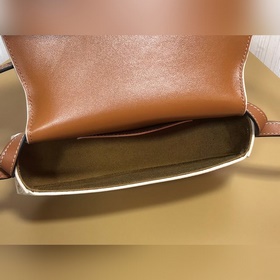 CELINE | Осень-зима 2021 — Новейшая мини-сумочка Tabou Clutch on 