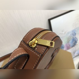 CELINE &nbsp; Сумка под мышку Triomphe  Новая сумка под мышк