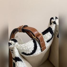 Новинки CELINE осень 2019 | CABAS THAIS маленькая сумка CELINE из
