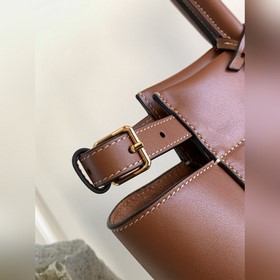 Средняя сумка CELINE из гладкой телячьей кожи. Размер： . Простой 
