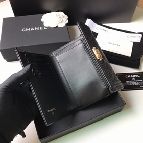 CHANEL. Leboy средний кошелек с тремя отделами, модель A84302 Мел