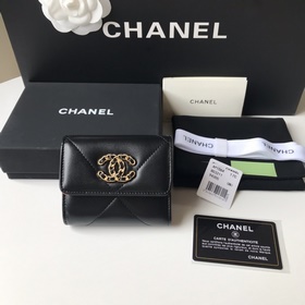 CHANEL. Короткий кошелек с тремя складками крупной клеткой, артик