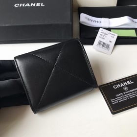 CHANEL. Короткий кошелек с тремя складками крупной клеткой, артик