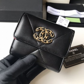 CHANEL. Короткий кошелек с тремя складками крупной клеткой, артик
