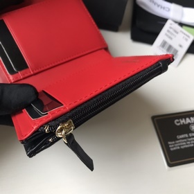 CHANEL. Короткий кошелек с тремя складками крупной клеткой, артик