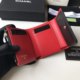 CHANEL. Короткий кошелек с тремя складками крупной клеткой, артик