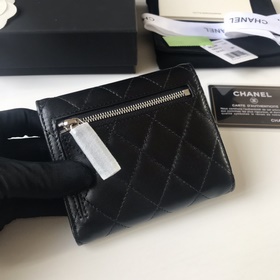 Классический короткий кошелек CHANEL с тремя отделами, артикул A8