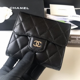 Классический короткий кошелек CHANEL с тремя отделами, артикул A8