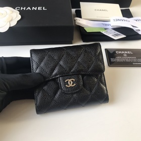 Классический короткий кошелек CHANEL с тремя складками, модель A8