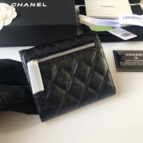 Классический короткий кошелек CHANEL с тремя складками, модель A8