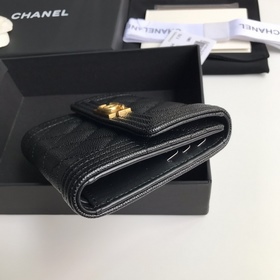CHANEL. Классический короткий кошелек с тремя складками мелким уз