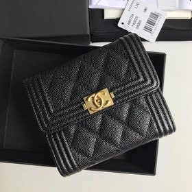 CHANEL. Классический короткий кошелек с тремя складками мелким уз