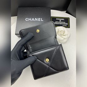 CHANEL Короткая кошелька с тремя складками крупным узором, артик