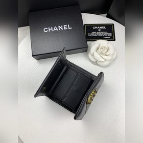 CHANEL Короткая кошелька с тремя складками крупным узором, артик