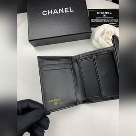 CHANEL Короткая кошелька с тремя складками крупным узором, артик