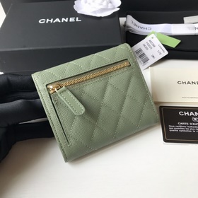 Классический короткий кошелек CHANEL с тремя складками, модель A8
