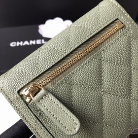 Классический короткий кошелек CHANEL с тремя складками, модель A8