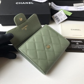Классический короткий кошелек CHANEL с тремя складками, модель A8