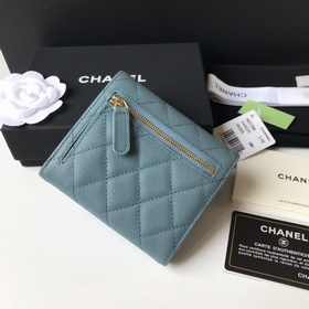 Классический короткий кошелек CHANEL с тремя складками, модель A8