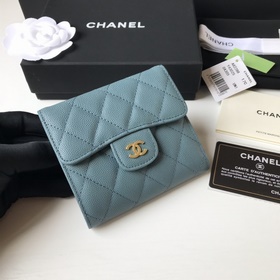 Классический короткий кошелек CHANEL с тремя складками, модель A8