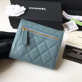 Классический короткий кошелек CHANEL с тремя складками, модель A8