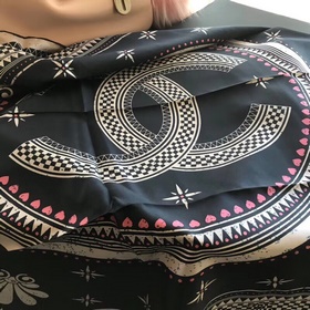 CHANEL Изысканный шелковый платок, 100% шелк с косой текстурой Те