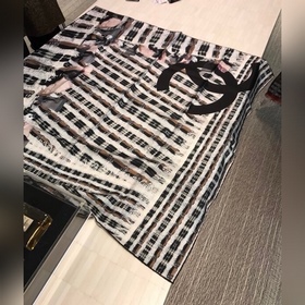 Новейший шарф Chanel с двойным C Элегантность до самой сути. Нова