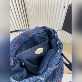 В комплекте Новинка Chanel Джинсовый рюкзак-бакет Очень популяр