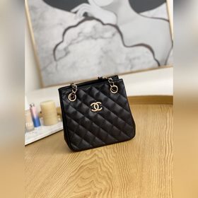 CHANEL Новая модель сумки через плечо от Chanel