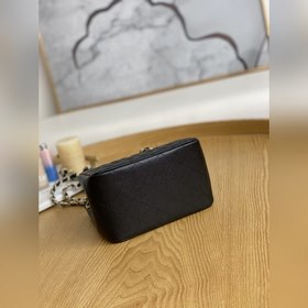 CHANEL Новая модель сумки через плечо от Chanel